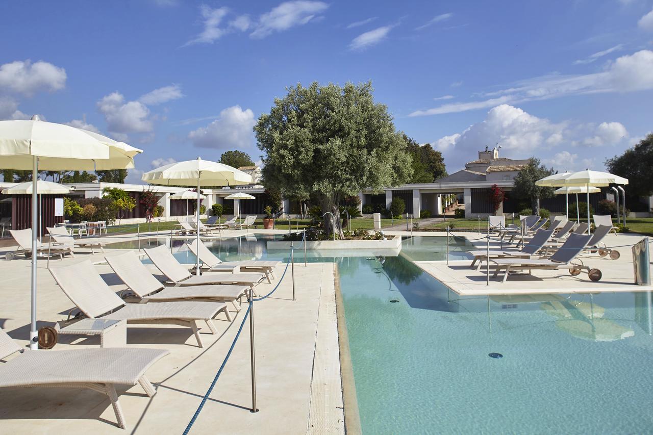 Dolce By Wyndham Siracusa I Monasteri Golf & Spa Siraküza Dış mekan fotoğraf The swimming pool at the resort